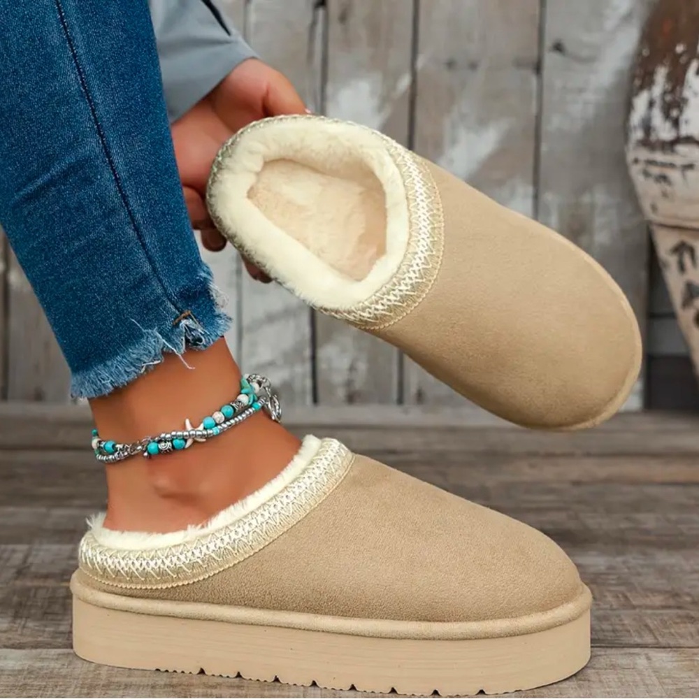 NWOT Women’s Platform Slippers